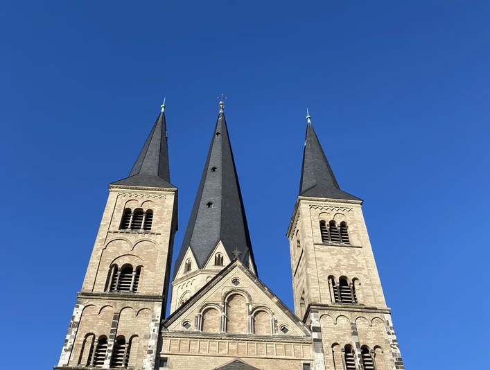 Das Bonner Münster - Blick vom Martinsplatz