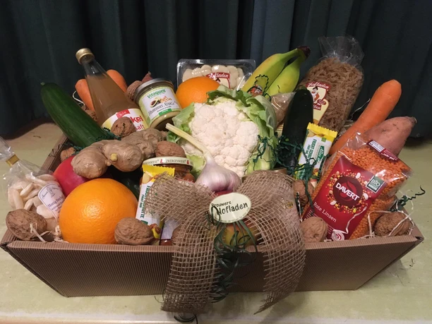 Brouwers_Geschenkkorb_Internet.jpg Das Bild zeigt ein Geschenkkorb vom Hofladen Freese