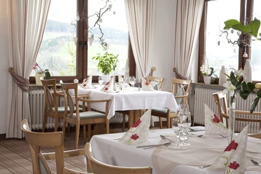 waldhotel-willingen-speiseraum.jpg