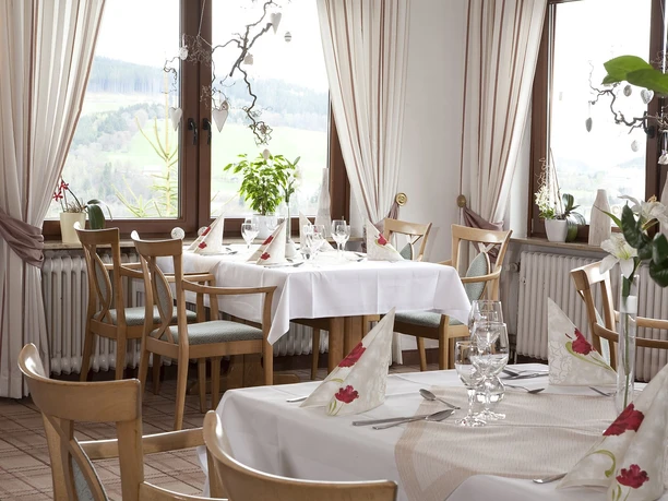 waldhotel-willingen-speiseraum.jpg