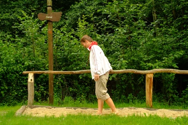 Barfuß auf Sand, Barfußpfad Nienhagen Barefoot on sand, barefoot path Nienhagen