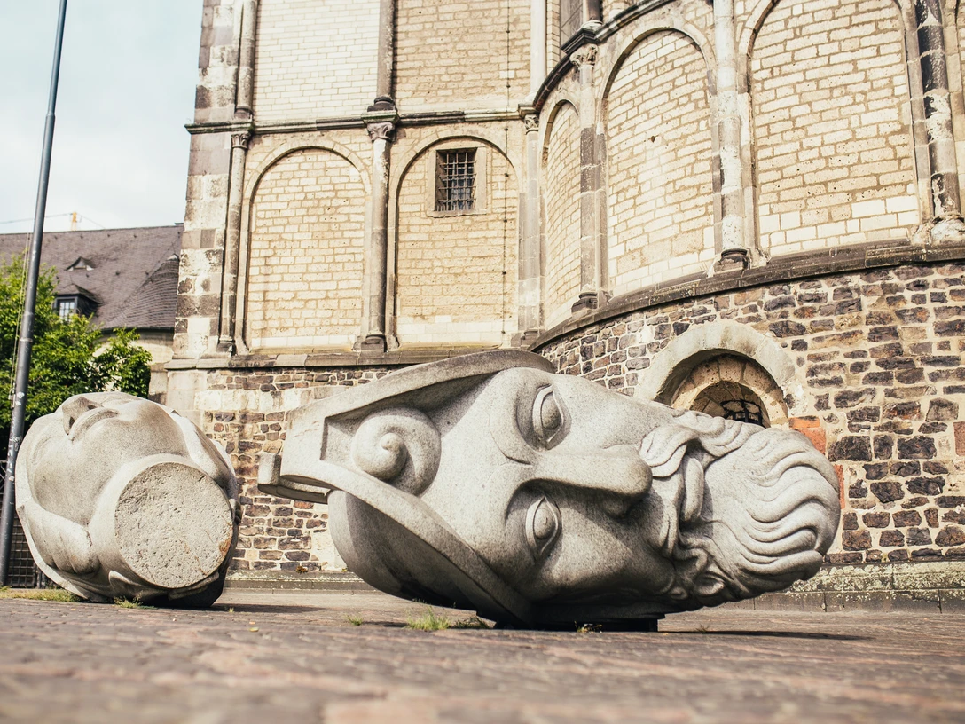Steinkoepfe von Cassius und Florentius Die Skulpturen-Köpfe der Bonner Stadtpatrone Cassius und Florentius.