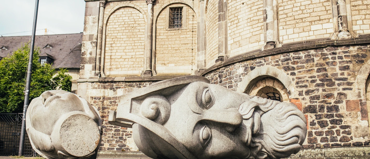 Steinkoepfe von Cassius und Florentius Die Skulpturen-Köpfe der Bonner Stadtpatrone Cassius und Florentius.