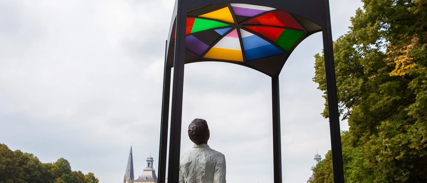 August Macke Figur im Hofgarten AugustMackeFigur_im_Hofgarten