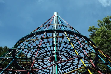Kletterpyramide Mehrgenerationenspielplatz Siegpark, Eitorf