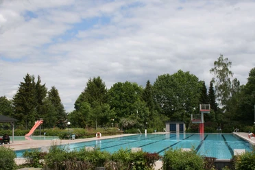 Becken im Freibad Brome