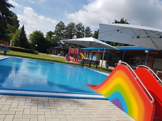 CC0 Kleinkindbecken Freibad Brome.jpg Kleinkindbecken Freibad Brome