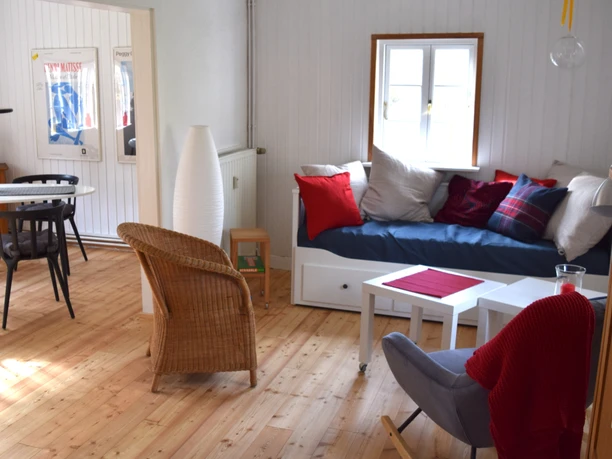 Woon- en eetkamer in Scandinavische stijl in vakantiehuis Backhaus Heinschenwalde