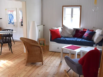 Skandinavisch eingerichtetes Wohn- und Esszimmer im Ferienhaus Backhaus Heinschenwalde Skandinavisch eingerichtetes Wohn- und Esszimmer im Ferienhaus Backhaus Heinschenwalde