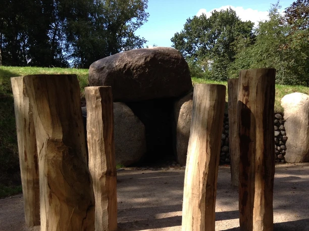 Großsteingrab in Aurich Tannenhausen Großsteingrab in Aurich Tannenhausen