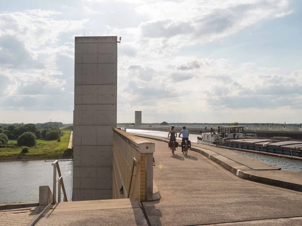 Das Wasserstraßenkreuz Magdeburg Das Wasserstraßenkreuz Magdeburg
