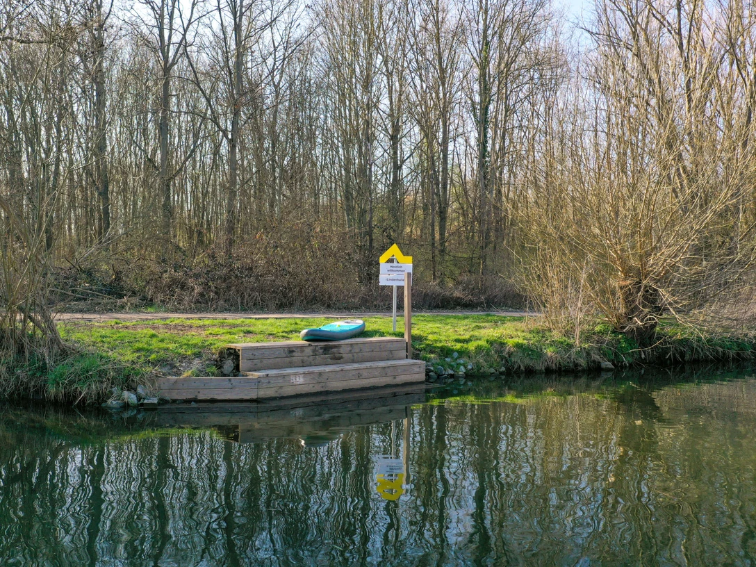 Kanusteg Lindenhalle Wolfenbuettel.jpg Kanusteg an der Lindenhalle Wolfenbüttel