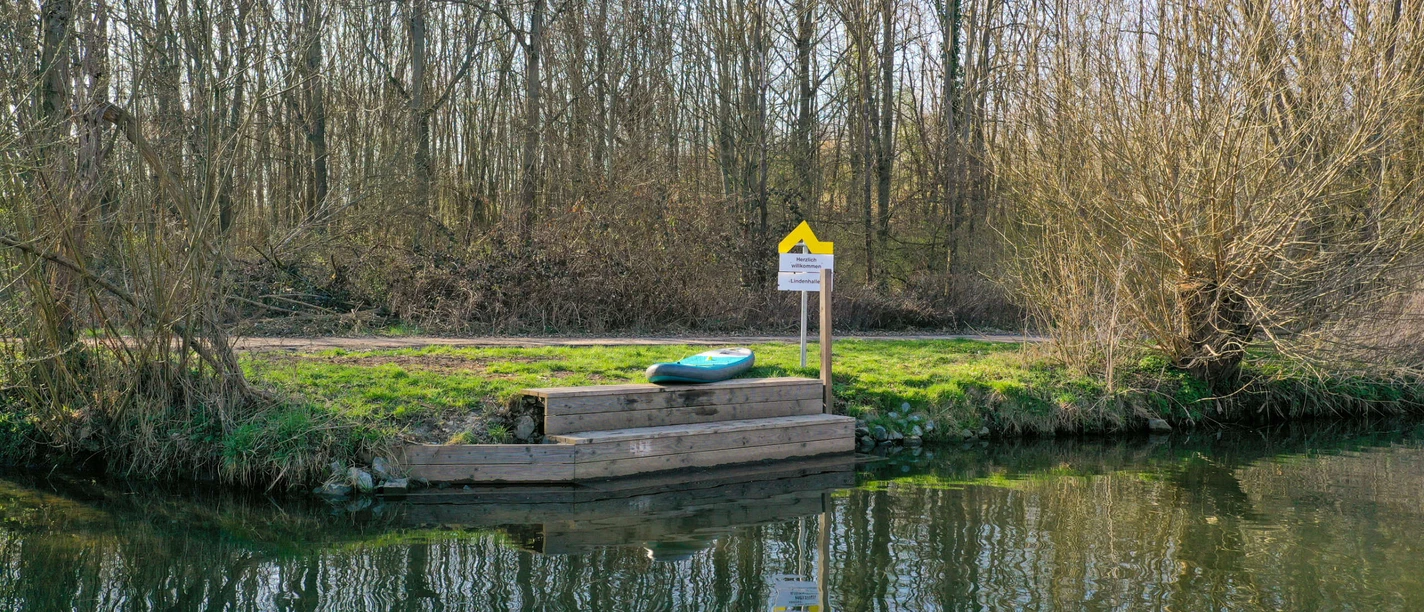 Kanusteg Lindenhalle Wolfenbuettel.jpg Kanusteg an der Lindenhalle Wolfenbüttel