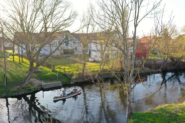Kanusteg Halchter Wolfenbuettel.jpg Kanusteg in Wolfenbüttel-Halchter