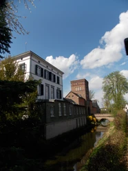 Weiße Burg mit Ophof
