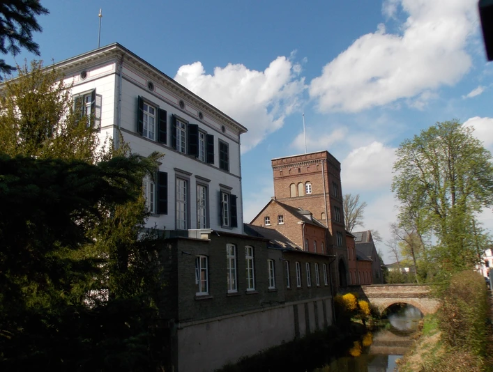 Weiße Burg mit Ophof