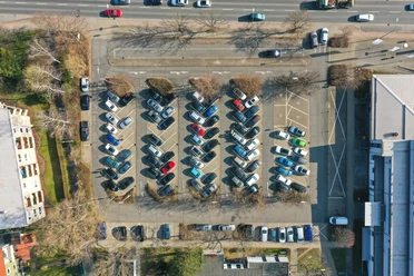Wolfenbüttel Parkplatz Lindenhalle-1.jpg Wolfenbüttel Parkplatz Lindenhalle-1