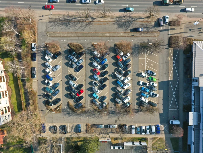 Wolfenbüttel Parkplatz Lindenhalle-1.jpg Wolfenbüttel Parkplatz Lindenhalle-1