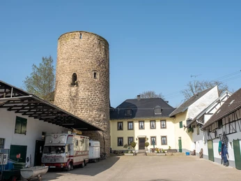Burg Münchhausen Innenhof Burg