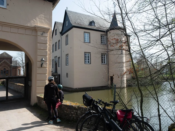 Burg Peppenhoven Blick von der Burgbrücke
