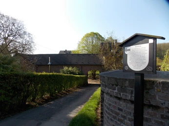 Kitzburg mit Infoschild