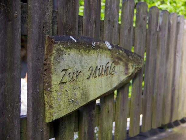 Hinweisschild Bedorf Mühle in Wachtberg 2018 Frühling Wachtberg