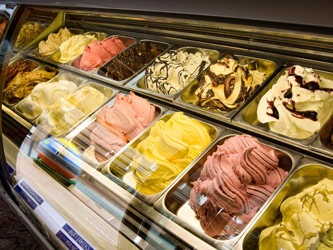 Eiscafé Santin in ZevenSantin ice cream parlor in ZevenSantin-isbaren i ZevenIJssalon Santin in Zeven