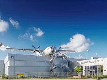 Luftfahrtmuseum Wernigerode - Außenansicht mit Transall Luftfahrtmuseum Wernigerode - Außenansicht mit Transall
