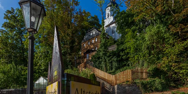 Wegweiser am Altstadtparkplatz Schwarzenberg