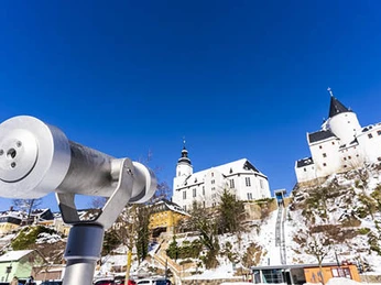 Schloss und Kirche Schwarzenberg im Winter