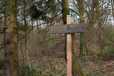 Bergkirchen - Wallücke_Beschilderung Hinweg (c) Sebastian Menacher.jpg