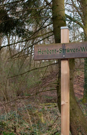 Bergkirchen - Wallücke_Beschilderung Hinweg (c) Sebastian Menacher.jpg