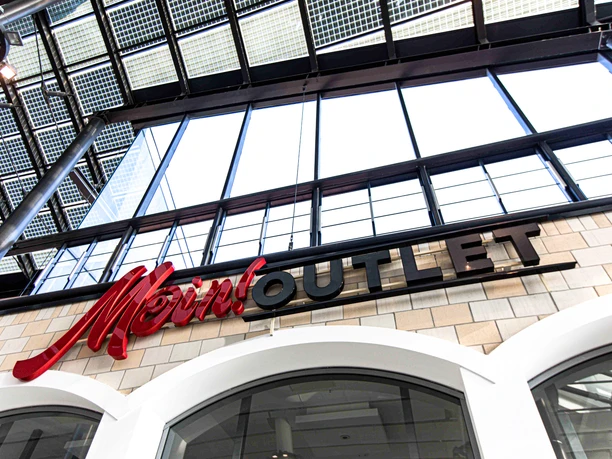 mein-outlet-bremerhaven-eingang.jpg