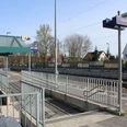 Bahnhof Eystrup Der Bahnhof Eystrup mit Zugang zu den Gleisen durch eine barrierefreie Rampe und Bahnsteigsüberdachung.