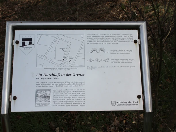 Landwehr bei Hülsen Eine Informationstafel beschreibt die historische Landwehr bei Hülsen mit Karten- und Textinformationen.