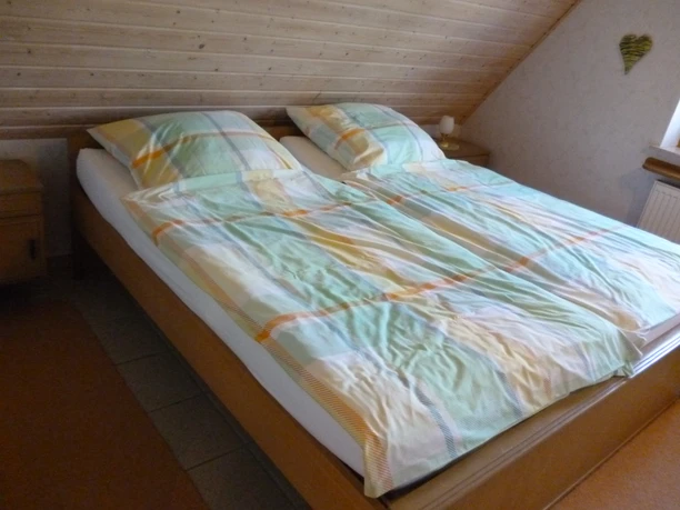 Schlafzimmer mit Doppelbett Ferienhaus Glose