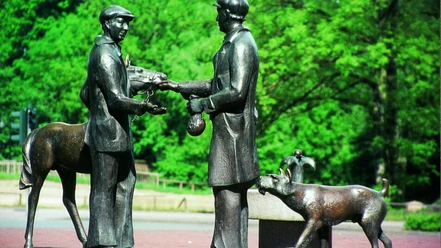 Bronzefiguren vor dem Zevener Rathaus Bronzefiguren vor dem Zevener Rathaus