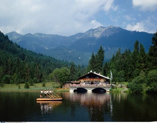 Pflegersee bei Garmisch-Partenkirchen, Oberbayern, Bayern, Deutschland Pflegersee bei Garmisch-Partenkirchen, Oberbayern, Bayern, Deutschland