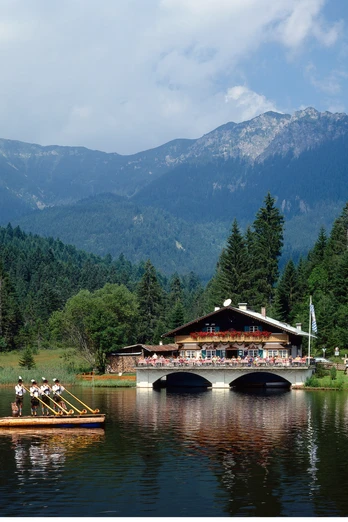 Pflegersee bei Garmisch-Partenkirchen, Oberbayern, Bayern, Deutschland Pflegersee bei Garmisch-Partenkirchen, Oberbayern, Bayern, Deutschland