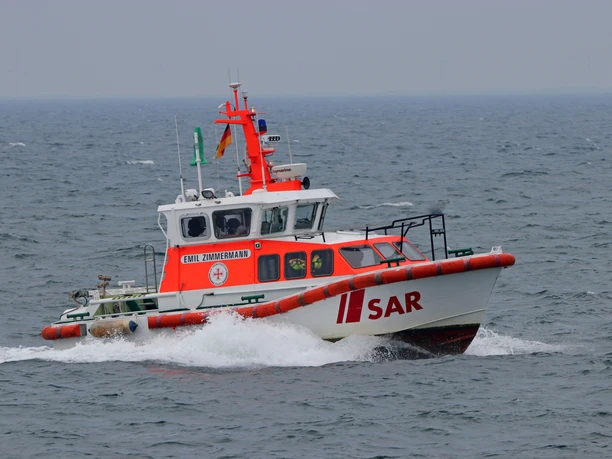 Seenotrettungsboot EMIL ZIMMERMANN/Station Fedderwardersiel der Deutschen Gesellschaft zur Rettung Schiffbrüchiger (DGzRS) Seenotrettungsboot EMIL ZIMMERMANN/Station Fedderwardersiel der Deutschen Gesellschaft zur Rettung Schiffbrüchiger (DGzRS)