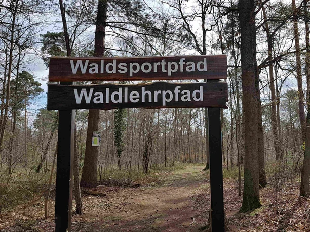 Der Waldsportpfad und Waldlehrpfad in Ovelgönne Der Waldsportpfad und Waldlehrpfad in Ovelgönne