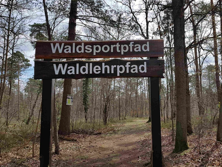 Der Waldsportpfad und Waldlehrpfad in Ovelgönne Der Waldsportpfad und Waldlehrpfad in Ovelgönne