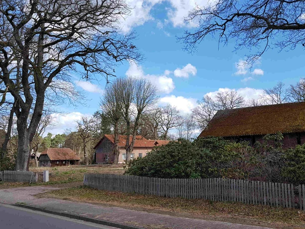 Alte Höfe im beschaulichen Ort Stedden Alte Höfe im beschaulichen Ort Stedden