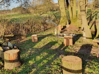 Meditationsplatz an der Oase am KnüllbachMeditation area at the oasis on the KnüllbachMeditationsområde i oasen ved KnüllbachMeditatieruimte bij de oase aan de Knüllbach