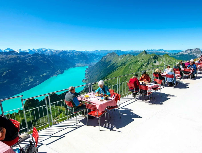 berghaus-rothorn-terrasse-aussicht-brienzersee-interlaken.jpg