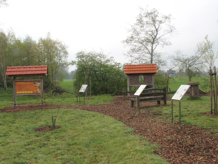 Bienenlehrpfad in Salzbergen (Am Emsradweg)
