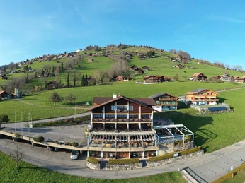 hotel-restaurant-panorama-aeschlen-luftbild-gebaeude-sommer.jpg