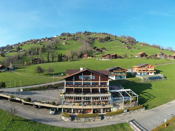 hotel-restaurant-panorama-aeschlen-luftbild-gebaeude-sommer.jpg