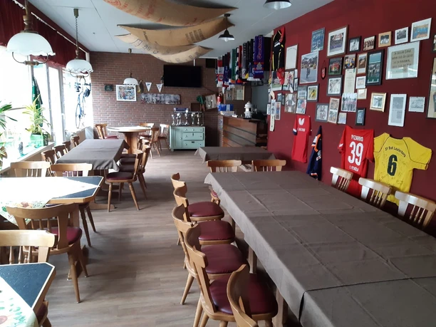 Ankeloher Hof Tische.jpeg