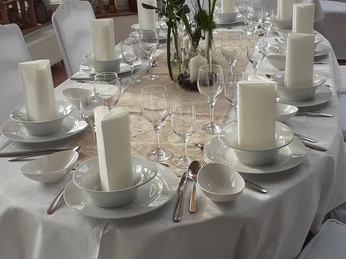 Gedeckter Tisch.jpeg